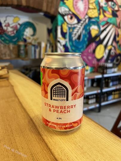 Strawberry and peach (Vault City) 330 ml