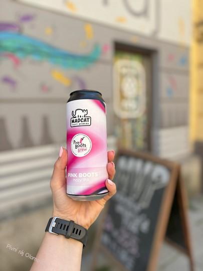 MadCat Pink Boots Hazy IPA 500 ml (plech)