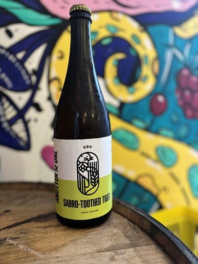 AnOtter One Sabro-Toothed Tiger 750 ml (sklo)